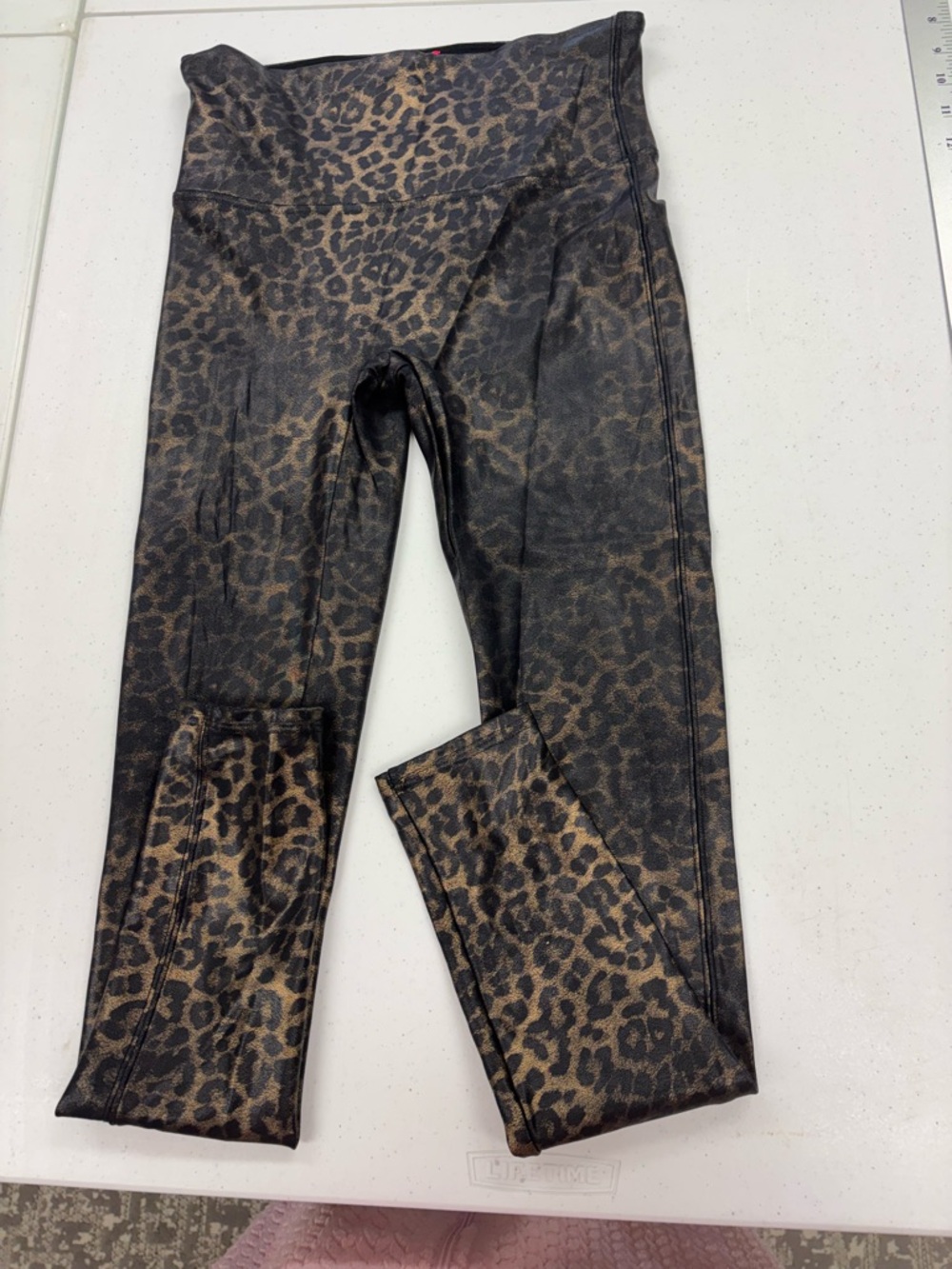 SPANX LEGGINGS WOMEN MEDIUM
BLACK & GOLD CHEETAH PRINT